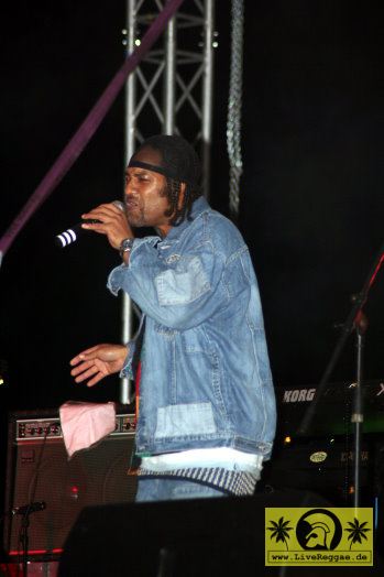 Dixie Peach (UK) with The Indica Band - Jacob Miller Remember Festival - Hoechstenbach 30. Juli 2005 (4).jpg